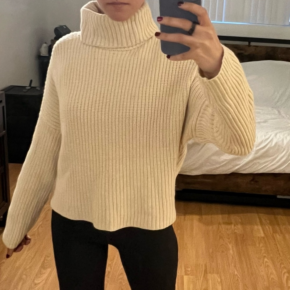 Abercrombie Cream turtleneck sweater with a relaxed fit